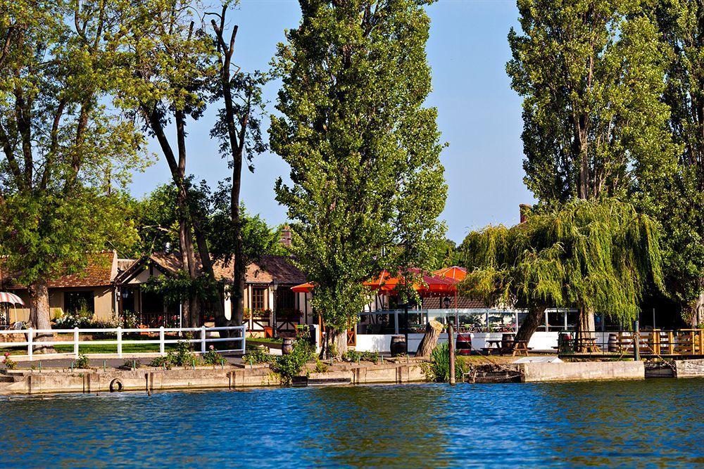 Les Canisses Saint-Pierre-la-Garenne Exterior photo