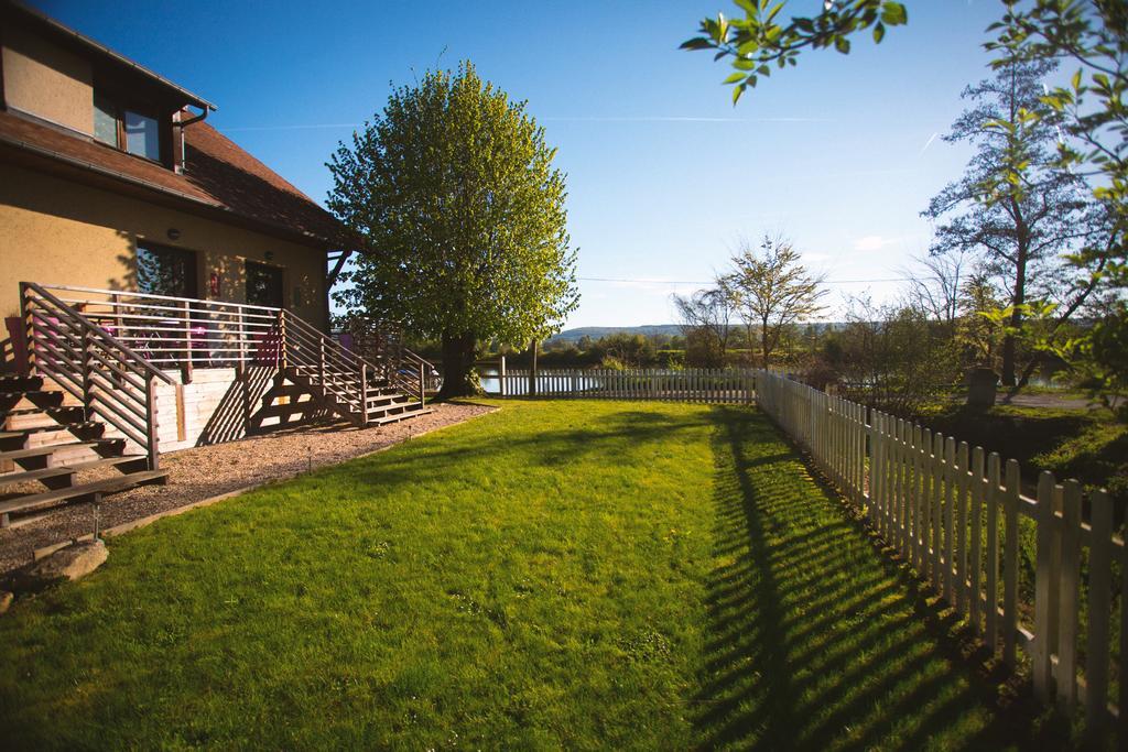 Les Canisses Saint-Pierre-la-Garenne Exterior photo